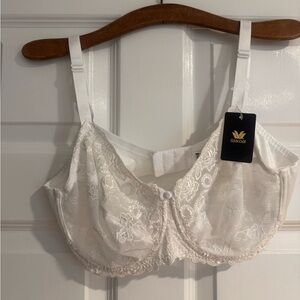 Wacoal Ivory Floral Lace Bra